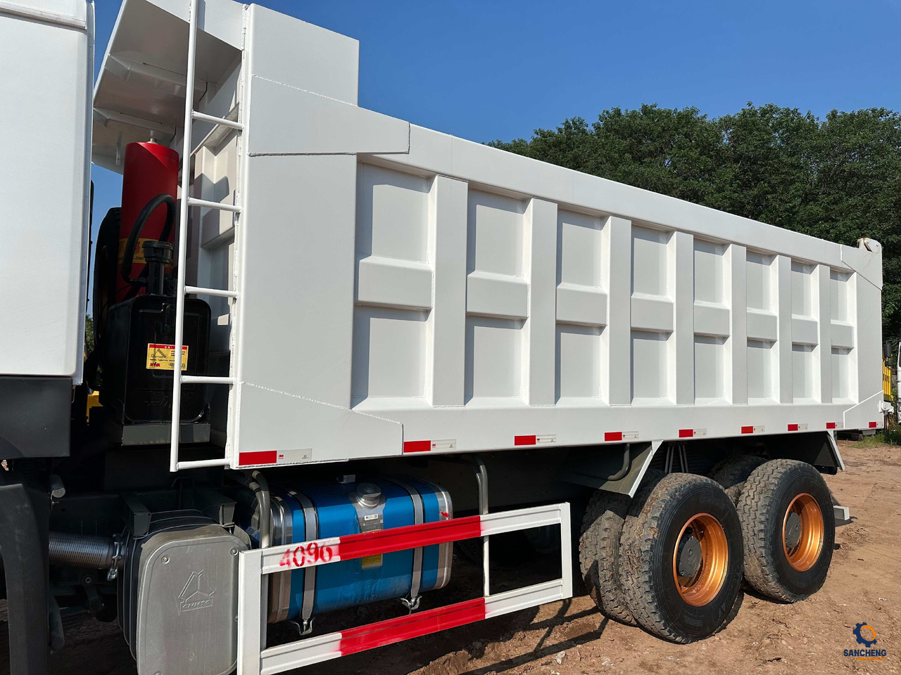 Leasing de Sinotruk HOWO 400HP With Bumper 6X4 Sinotruk HOWO 400HP With Bumper 6X4: foto 10 Leasing de Sinotruk HOWO 400HP With Bumper 6X4 Sinotruk HOWO 400HP With Bumper 6X4: foto 10