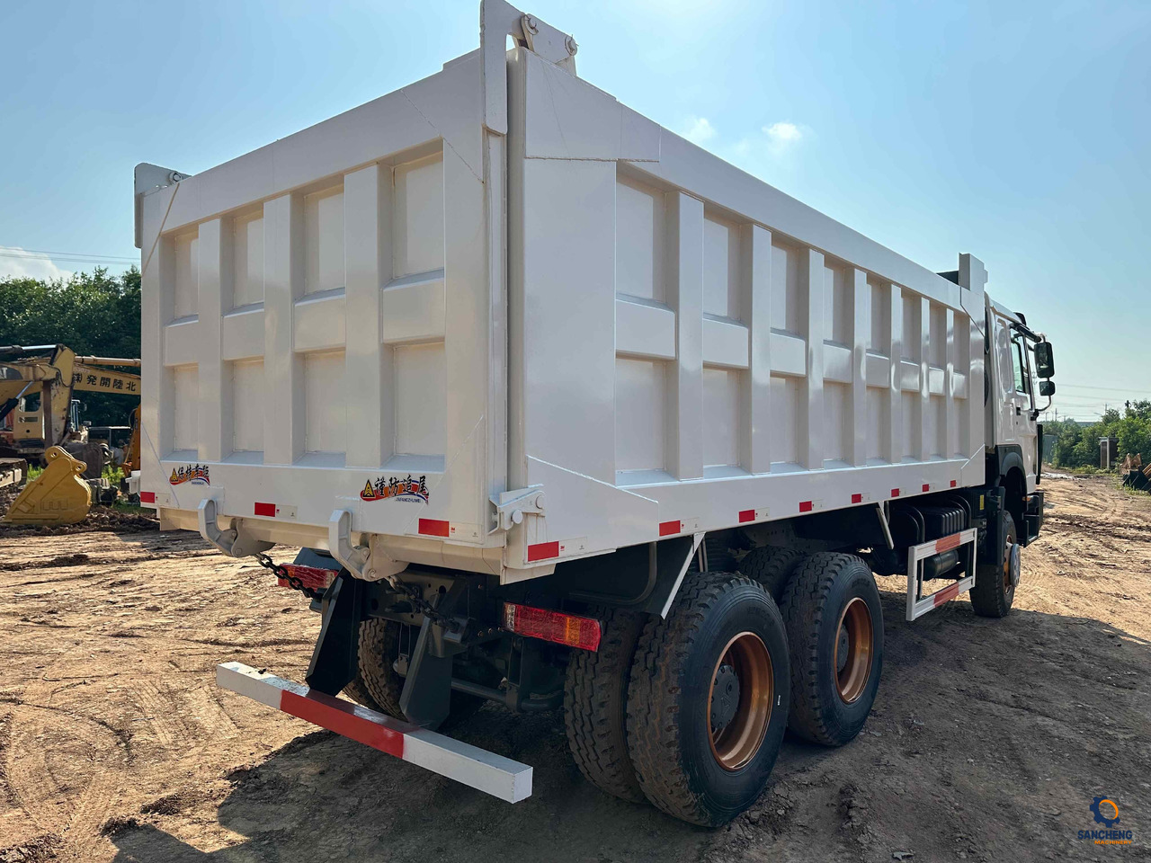Leasing de Sinotruk HOWO 400HP With Bumper 6X4 Sinotruk HOWO 400HP With Bumper 6X4: foto 7 Leasing de Sinotruk HOWO 400HP With Bumper 6X4 Sinotruk HOWO 400HP With Bumper 6X4: foto 7