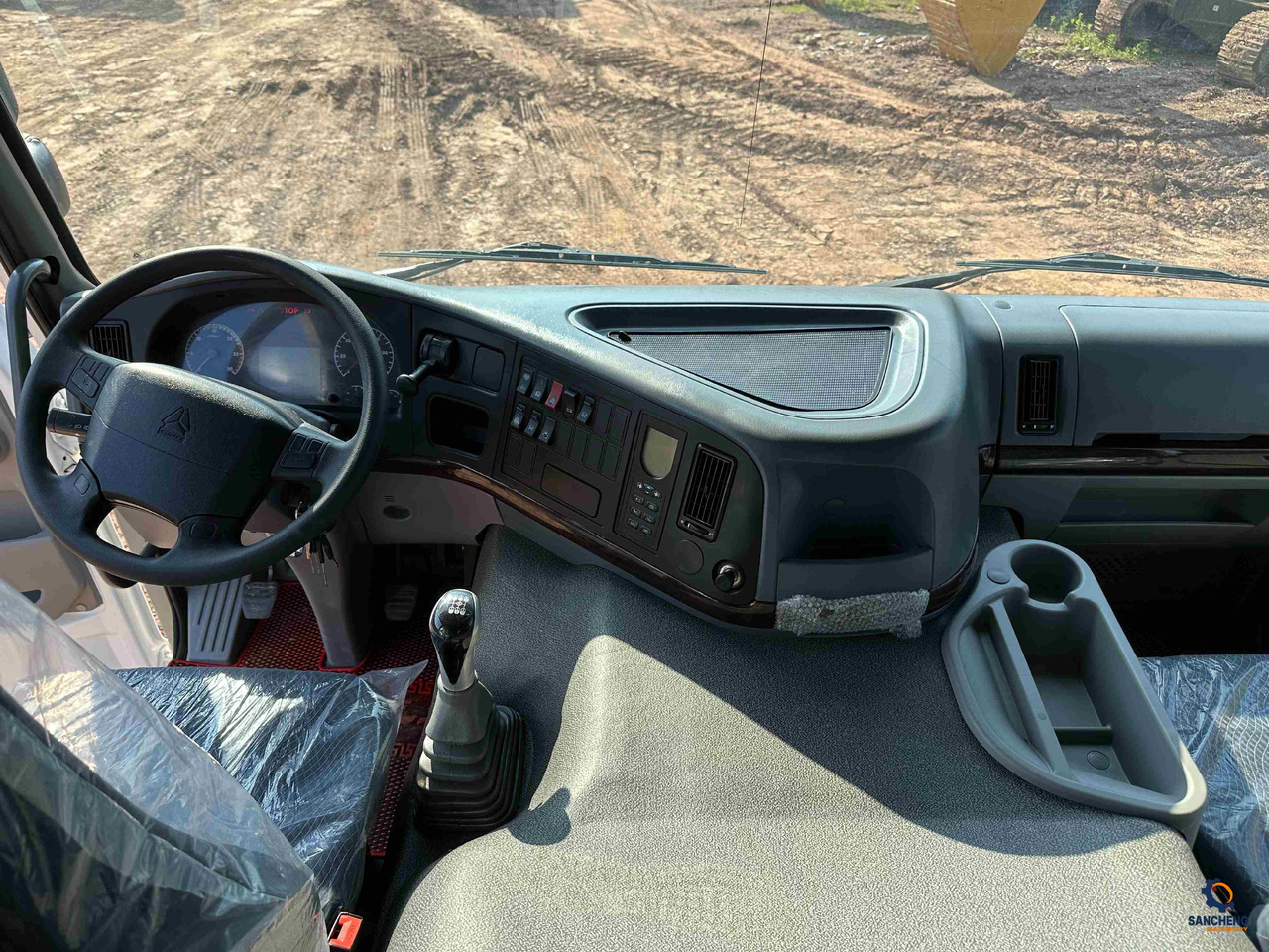 Leasing de Sinotruk HOWO 400HP With Bumper 6X4 Sinotruk HOWO 400HP With Bumper 6X4: foto 15 Leasing de Sinotruk HOWO 400HP With Bumper 6X4 Sinotruk HOWO 400HP With Bumper 6X4: foto 15