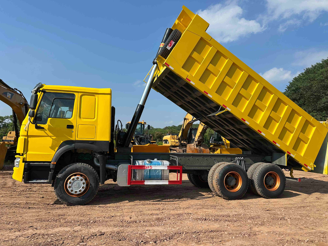 Sinotruk HOWO 400hp 6X4 - Camião basculante: foto 2 Sinotruk HOWO 400hp 6X4 - Camião basculante: foto 2