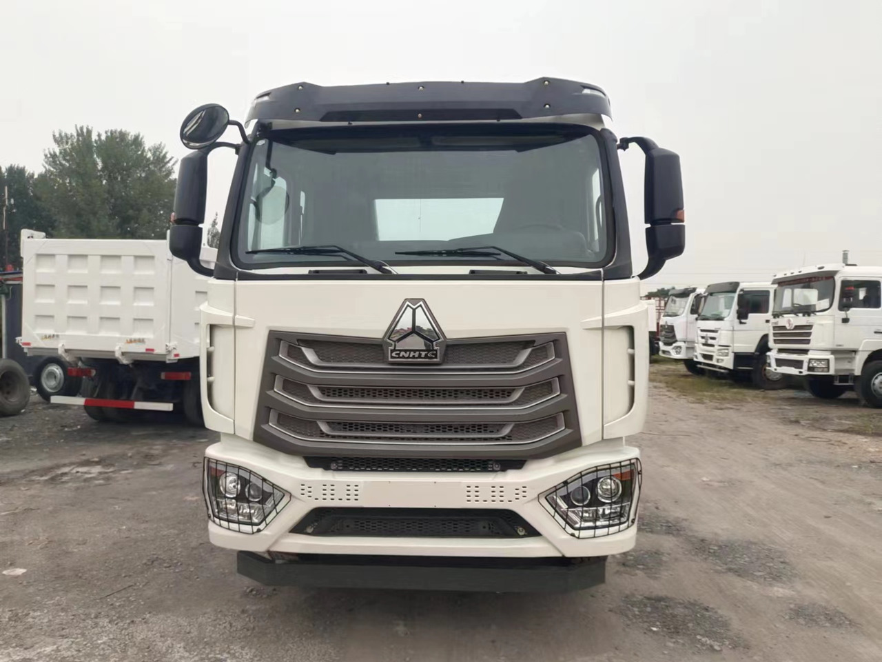 SINOTRUK HOWO 371hp 6X4 Tractor unit - Tractor: foto 1 SINOTRUK HOWO 371hp 6X4 Tractor unit - Tractor: foto 1