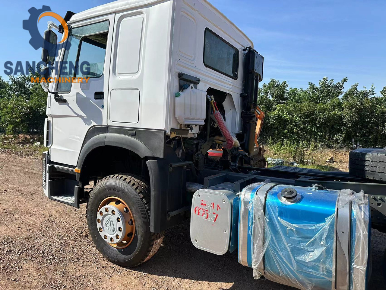 SINOTRUK HOWO Truck Head 371hp - Tractor: foto 2 SINOTRUK HOWO Truck Head 371hp - Tractor: foto 2