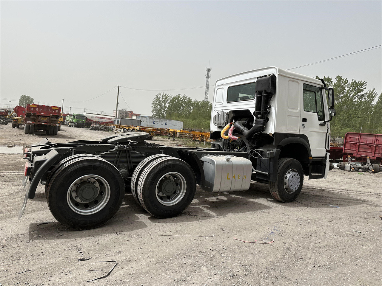 SINOTRUK Howo 371hp Truck Head - Tractor: foto 3 SINOTRUK Howo 371hp Truck Head - Tractor: foto 3
