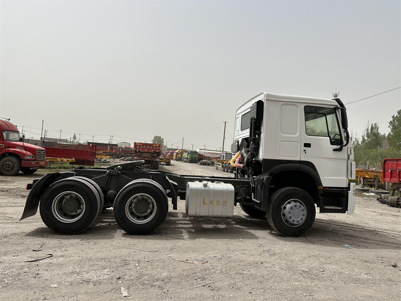 SINOTRUK Howo 371hp Truck Head - Tractor: foto 4 SINOTRUK Howo 371hp Truck Head - Tractor: foto 4