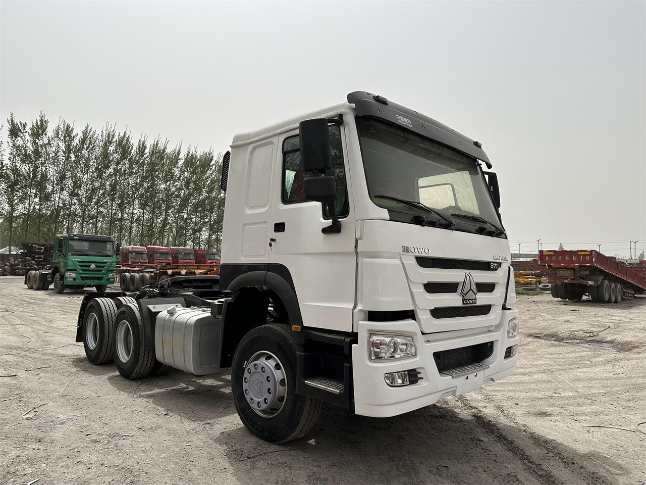 SINOTRUK Howo 371hp Truck Head - Tractor: foto 1 SINOTRUK Howo 371hp Truck Head - Tractor: foto 1