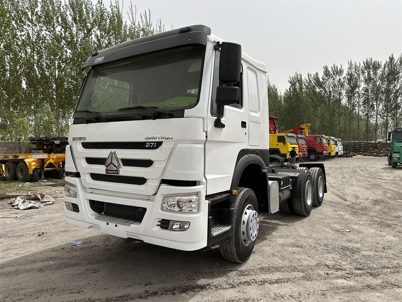 SINOTRUK Howo 371hp Truck Head - Tractor: foto 2 SINOTRUK Howo 371hp Truck Head - Tractor: foto 2