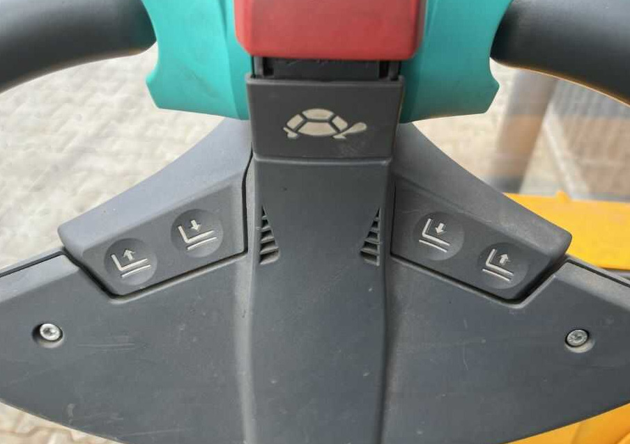 Stacker Jungheinrich EJC110: foto 9 Stacker Jungheinrich EJC110: foto 9