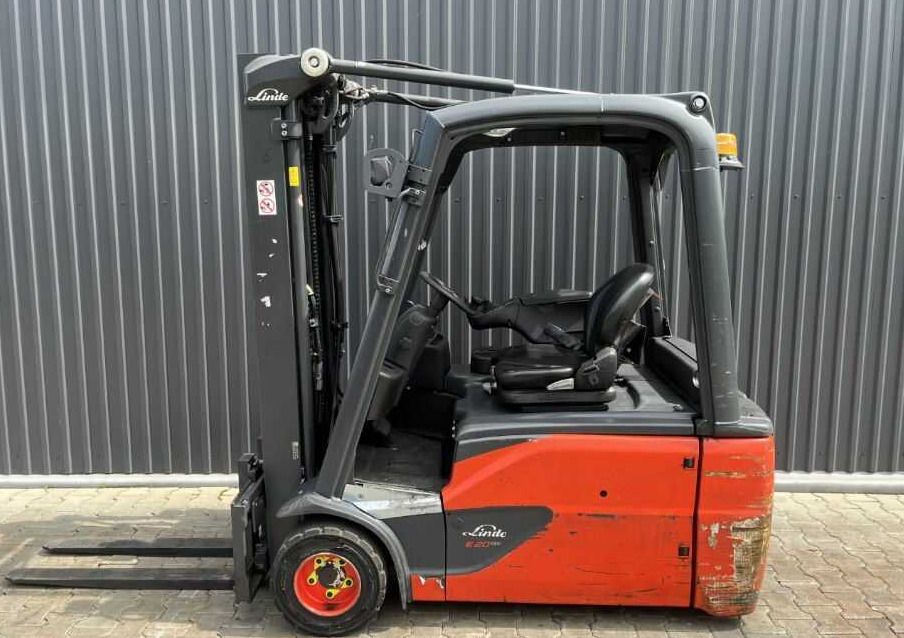 Linde E20L-02 - Empilhadeira elétrica: foto 2 Linde E20L-02 - Empilhadeira elétrica: foto 2