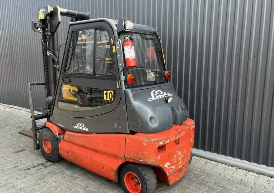 Linde E30-03 - Empilhadeira elétrica: foto 3 Linde E30-03 - Empilhadeira elétrica: foto 3