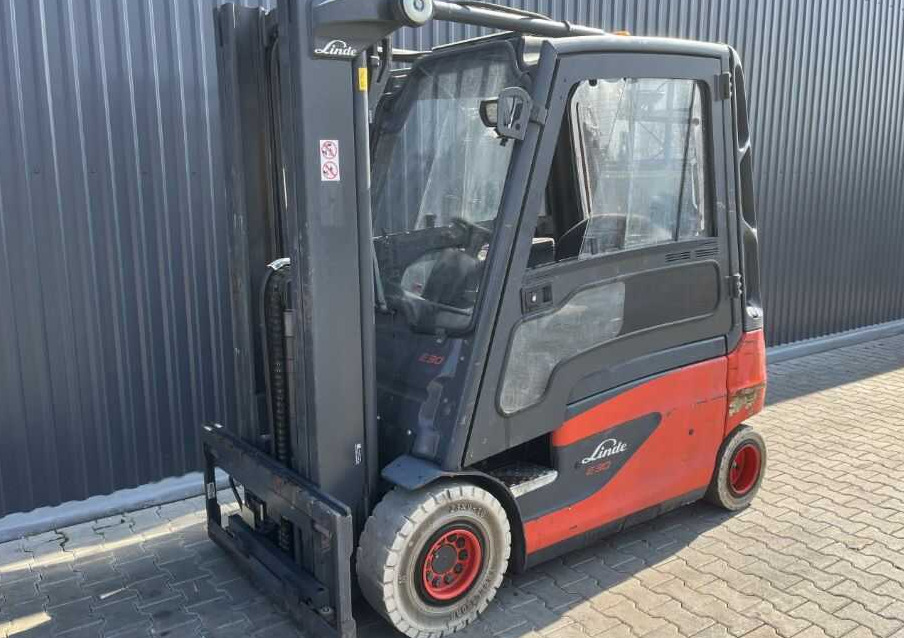 Linde E30L-01 - Empilhadeira elétrica: foto 1 Linde E30L-01 - Empilhadeira elétrica: foto 1