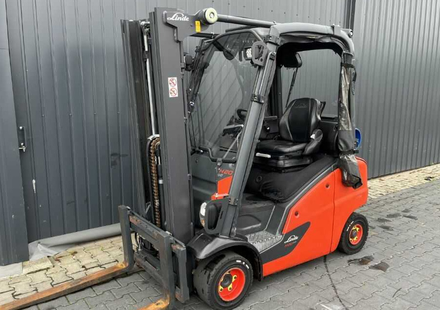 Linde H20T-01 - Empilhadeira a gás: foto 1 Linde H20T-01 - Empilhadeira a gás: foto 1