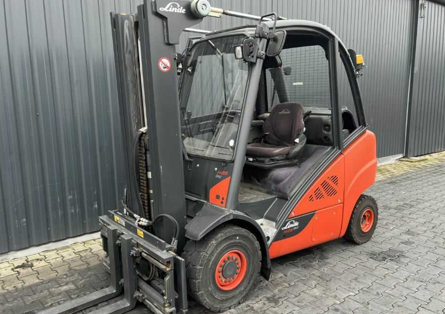 Linde H25T-02/600 - Empilhadeira a gás: foto 1 Linde H25T-02/600 - Empilhadeira a gás: foto 1