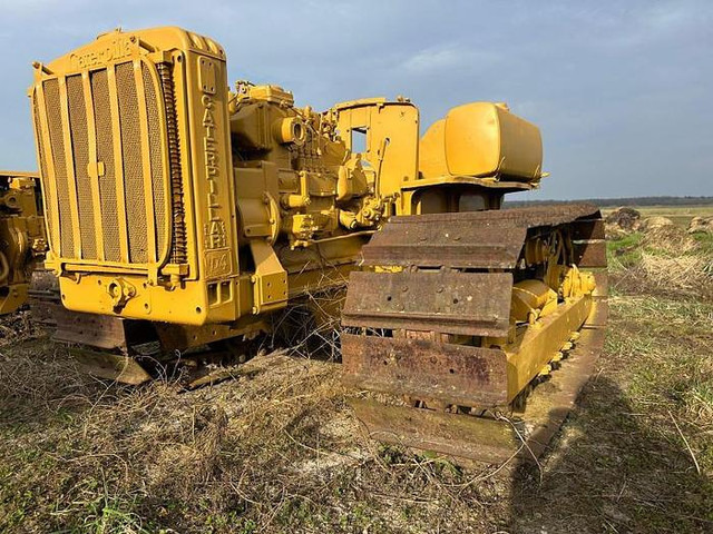 Caterpillar D4 - - Buldôzer: foto 1 Caterpillar D4 - - Buldôzer: foto 1