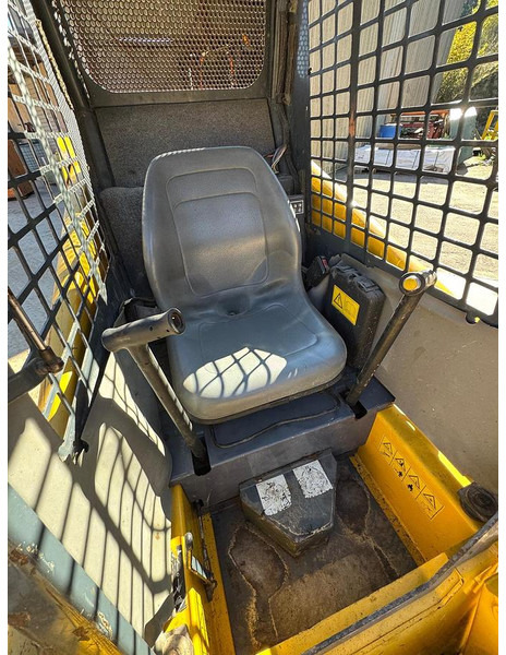 Gehl 1640 - Mini pá carregadora: foto 4 Gehl 1640 - Mini pá carregadora: foto 4