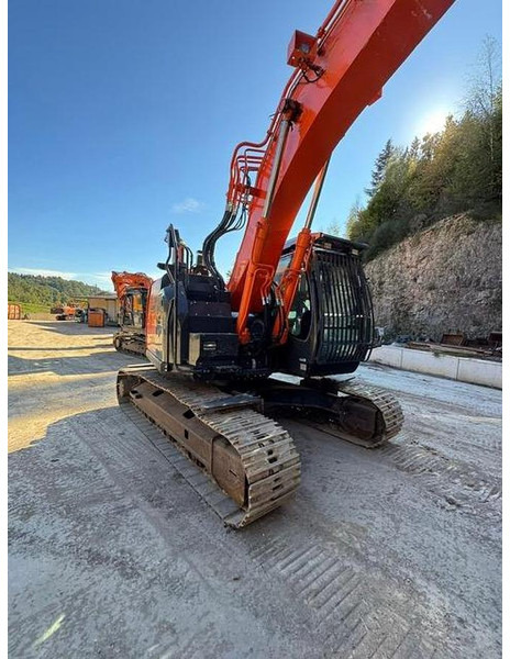 Hitachi ZX225USLC-6 - Escavadeira: foto 5 Hitachi ZX225USLC-6 - Escavadeira: foto 5