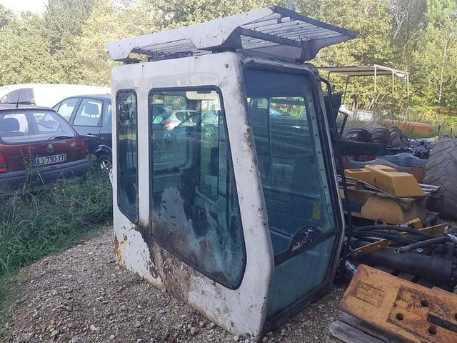 Liebherr A904 R904 A914 R914 A924 R924 A934 R934 A944 R944 A954 R954 - - Cabine e interior: foto 3 Liebherr A904 R904 A914 R914 A924 R924 A934 R934 A944 R944 A954 R954 - - Cabine e interior: foto 3