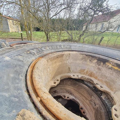 Michelin 18.00R33 - Jantes e pneus: foto 3 Michelin 18.00R33 - Jantes e pneus: foto 3