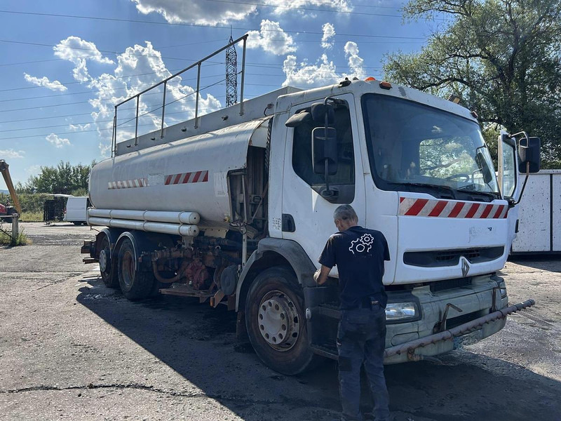 Renault 320 - Caminhão tanque: foto 3 Renault 320 - Caminhão tanque: foto 3