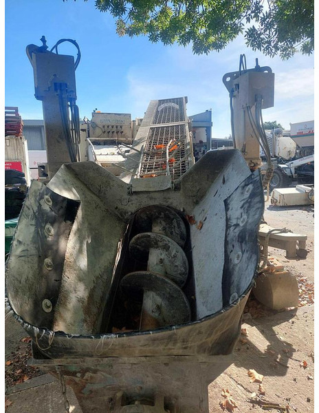 Wirtgen SP150F - Equipamento de betão: foto 5 Wirtgen SP150F - Equipamento de betão: foto 5