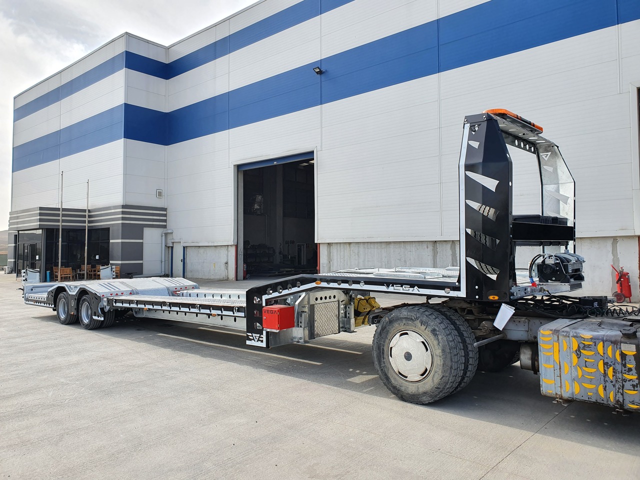 VEGA-S (2 AXLE TRUCK CARRIER) - Semi-reboque transporte de veículos: foto 4 VEGA-S (2 AXLE TRUCK CARRIER) - Semi-reboque transporte de veículos: foto 4