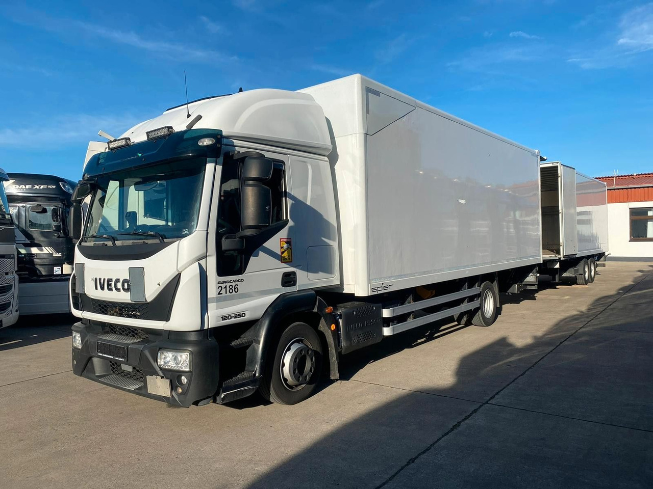 Iveco EUROCARGO 120E250 * MOTORSCHADEN * SCHLAFKABINE - Camião furgão: foto 4 Iveco EUROCARGO 120E250 * MOTORSCHADEN * SCHLAFKABINE - Camião furgão: foto 4