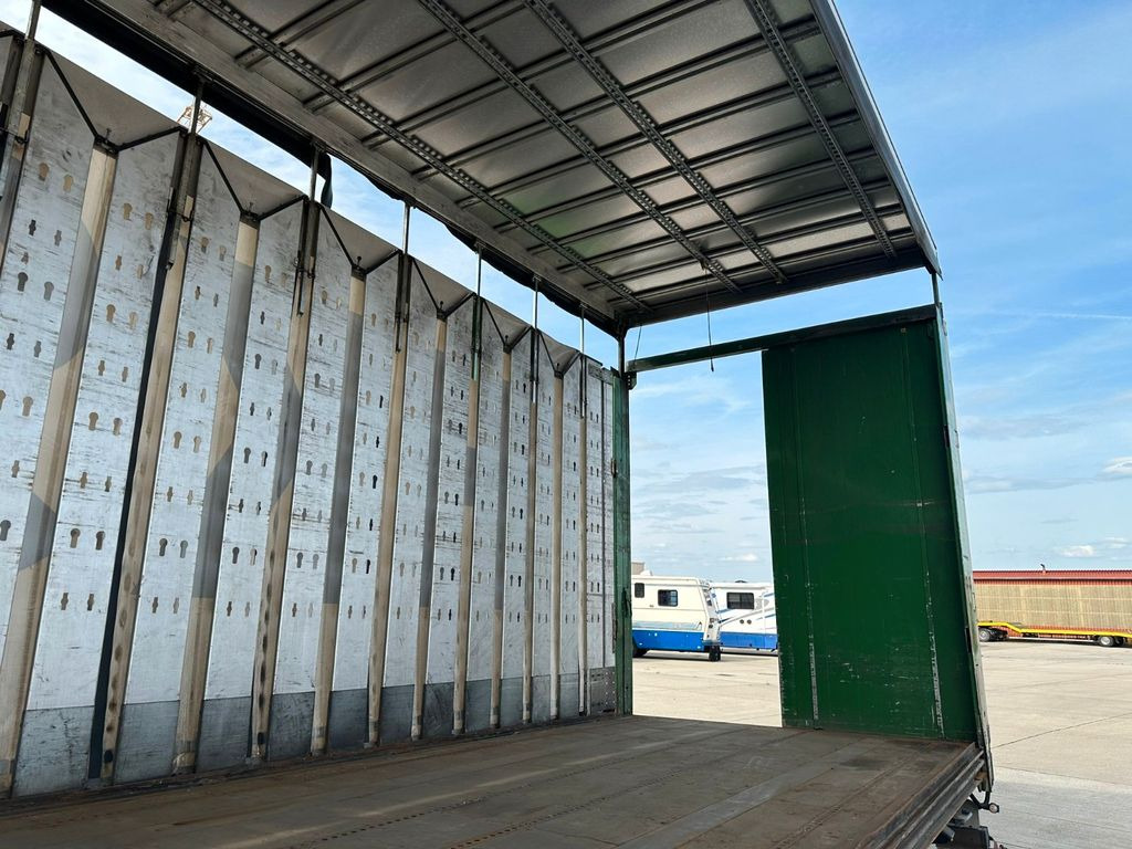 Kögel SN 24 * GETRÄNKE * HUBDACH * SAF-ACHSEN * - Semi-reboque transporte de bebidas: foto 4 Kögel SN 24 * GETRÄNKE * HUBDACH * SAF-ACHSEN * - Semi-reboque transporte de bebidas: foto 4