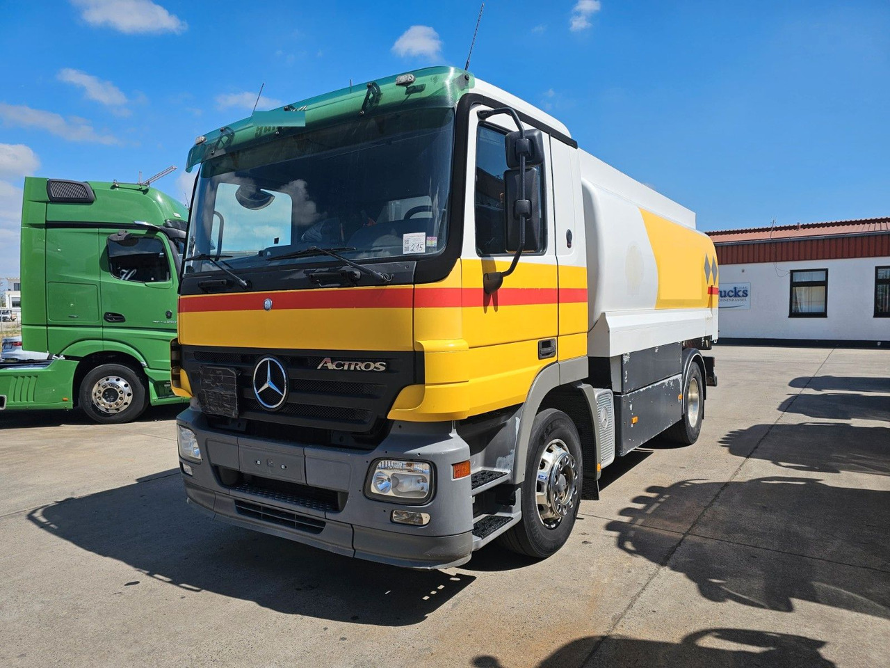 Mercedes-Benz ACTROS 1832 * OBER-& UNTER * 2 KAMMER * KLIMA * - Caminhão tanque: foto 1 Mercedes-Benz ACTROS 1832 * OBER-& UNTER * 2 KAMMER * KLIMA * - Caminhão tanque: foto 1