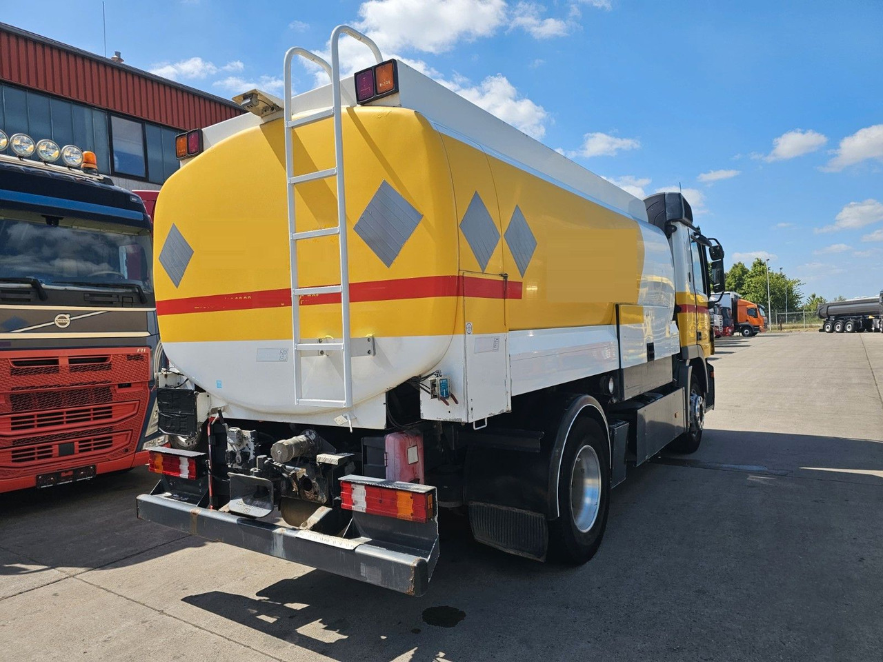 Mercedes-Benz ACTROS 1832 * OBER-& UNTER * 2 KAMMER * KLIMA * - Caminhão tanque: foto 5 Mercedes-Benz ACTROS 1832 * OBER-& UNTER * 2 KAMMER * KLIMA * - Caminhão tanque: foto 5