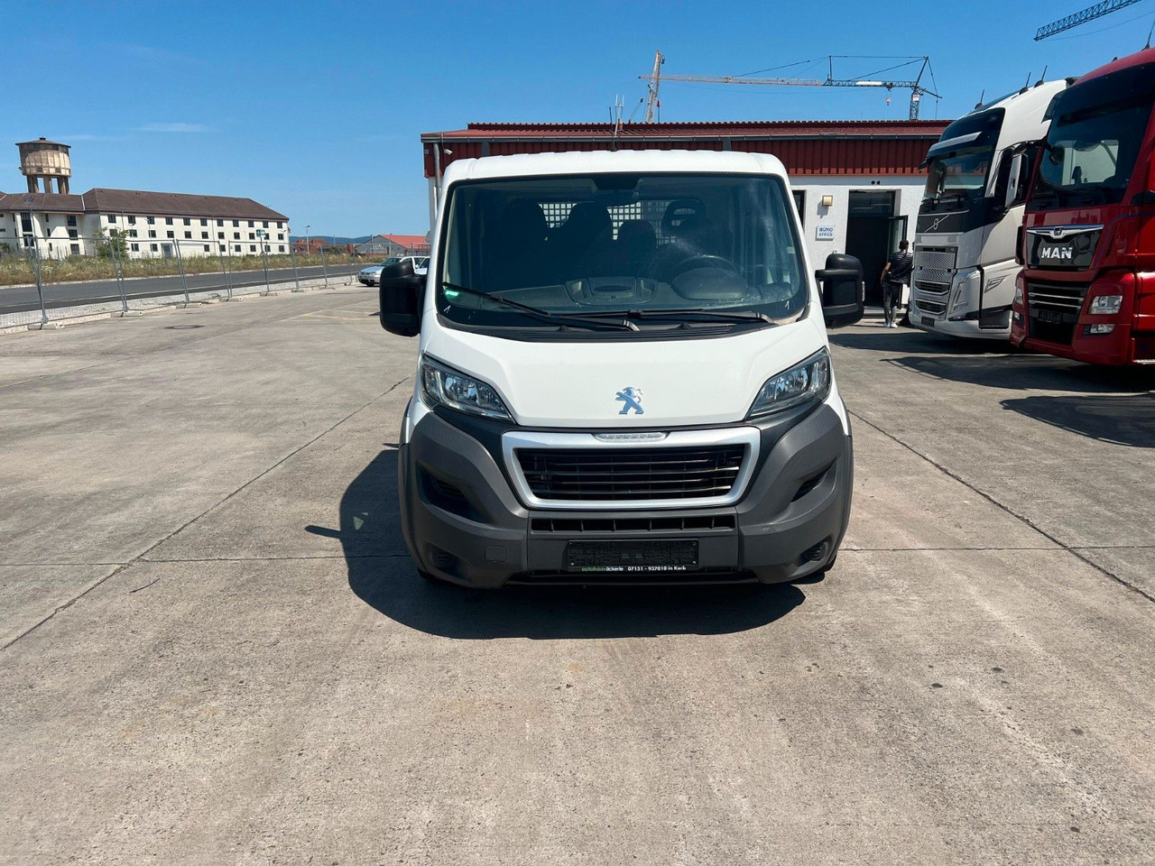Peugeot Boxer * EURO 6 * 7 SITZER * 4 TÜRER * SCHALTGETR - Carrinha de caixa aberta, Carrinha cabine dupla: foto 2 Peugeot Boxer * EURO 6 * 7 SITZER * 4 TÜRER * SCHALTGETR - Carrinha de caixa aberta, Carrinha cabine dupla: foto 2