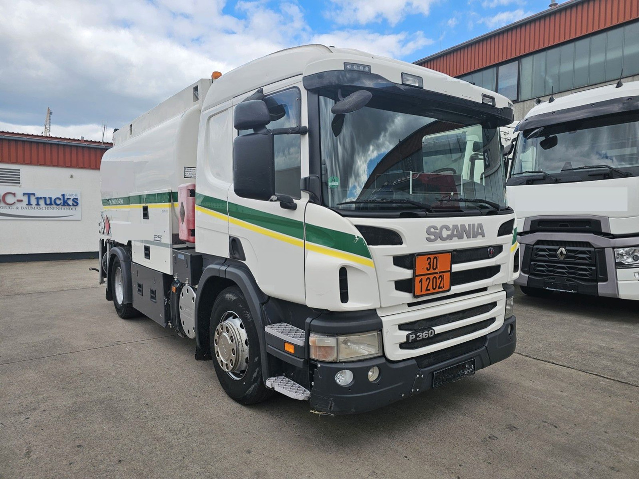 Scania P 360 * OBER/-UNTER * 3 KAMMER * BENZIN * - Caminhão tanque: foto 3 Scania P 360 * OBER/-UNTER * 3 KAMMER * BENZIN * - Caminhão tanque: foto 3