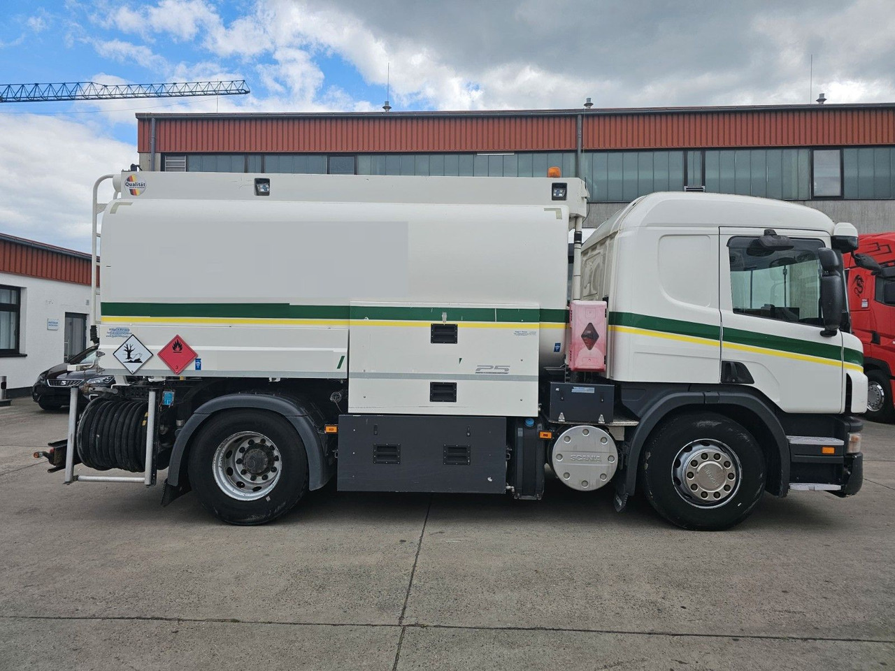 Scania P 360 * OBER/-UNTER * 3 KAMMER * BENZIN * - Caminhão tanque: foto 4 Scania P 360 * OBER/-UNTER * 3 KAMMER * BENZIN * - Caminhão tanque: foto 4