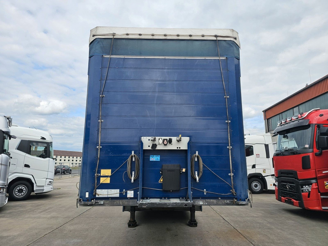 Schmitz Cargobull SCB 53T * PR. PL.*1x LIFT*SEITENPLANEN*2xVORHAND - Semi-reboque de lona: foto 2 Schmitz Cargobull SCB 53T * PR. PL.*1x LIFT*SEITENPLANEN*2xVORHAND - Semi-reboque de lona: foto 2