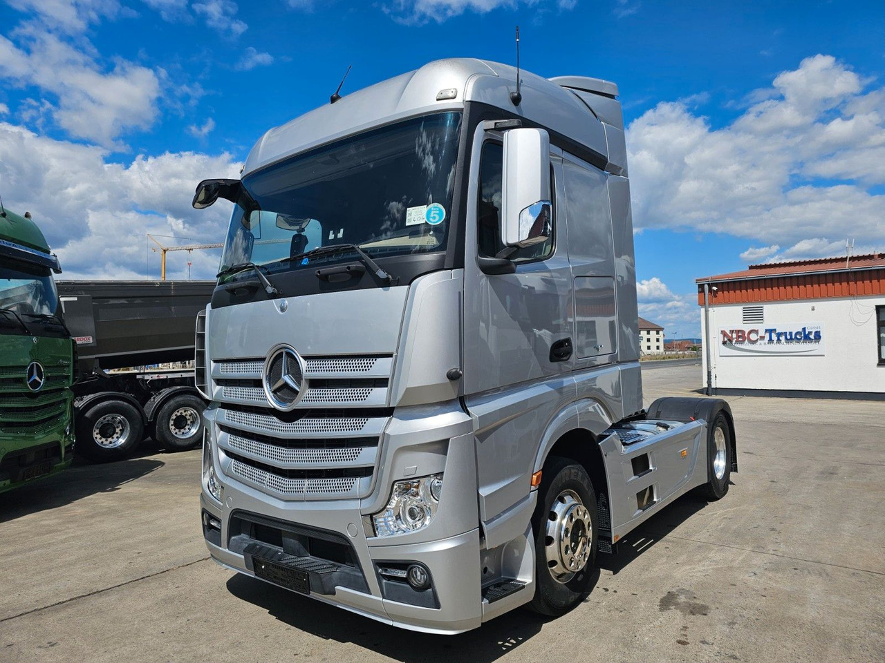 Mercedes-Benz ACTROS 1851 * 2X VORHANDEN * ACC * STANDH. *EUR5 - Tractor: foto 1 Mercedes-Benz ACTROS 1851 * 2X VORHANDEN * ACC * STANDH. *EUR5 - Tractor: foto 1