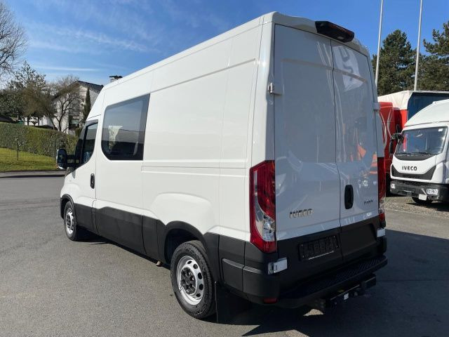 Iveco Daily 35S16A8 CRV MY22 Euro6 Klima AHK Navi ZV - Furgão: foto 4 Iveco Daily 35S16A8 CRV MY22 Euro6 Klima AHK Navi ZV - Furgão: foto 4