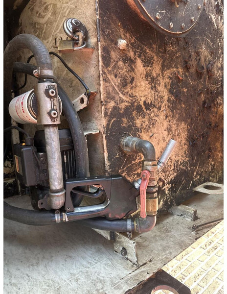 IBC tank - Caminhão tanque: foto 4 IBC tank - Caminhão tanque: foto 4