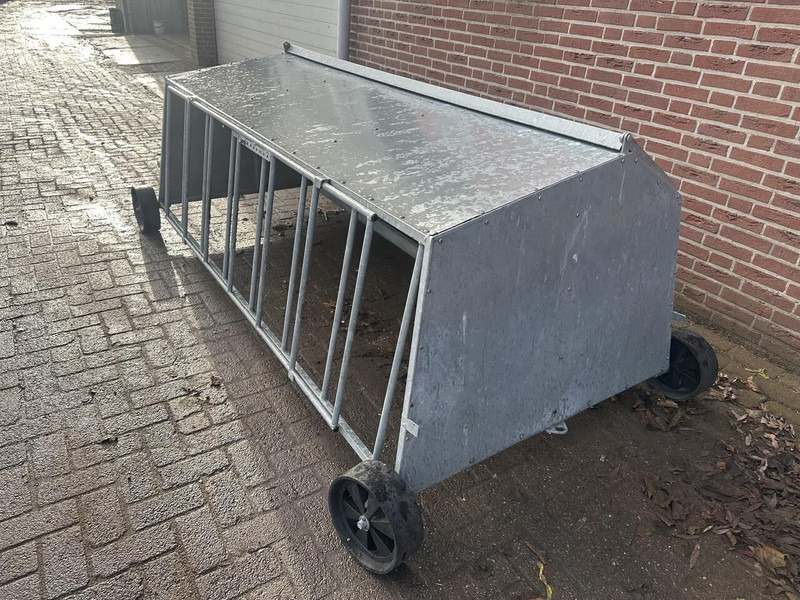 Lammeren voerplaats met overkapping - Equipamento de gado: foto 3 Lammeren voerplaats met overkapping - Equipamento de gado: foto 3