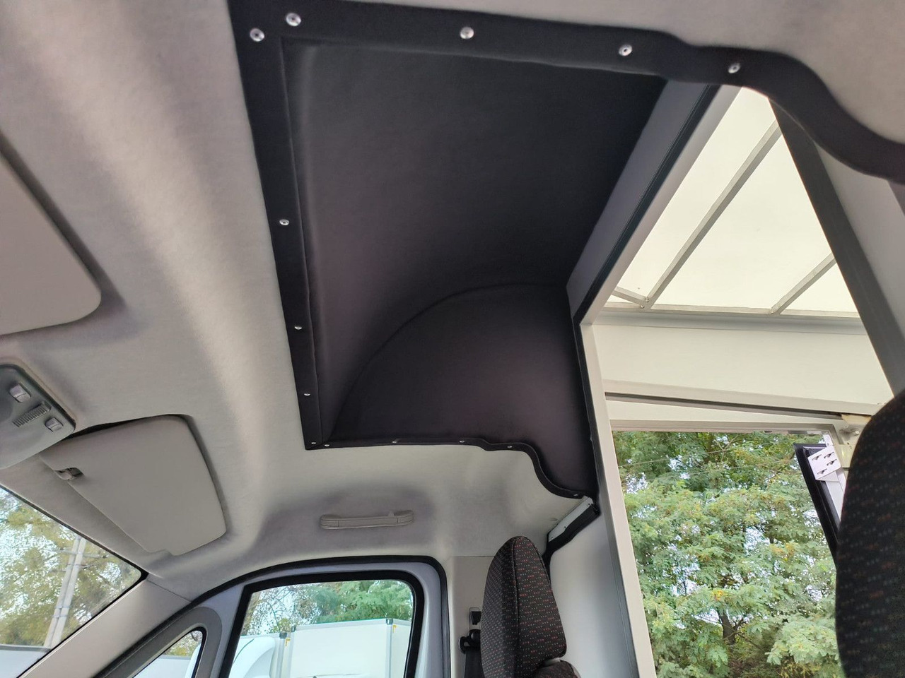 Peugeot Boxer Premium Koffer Extra Tief mit Klappe ! - Carrinha de contentor: foto 5 Peugeot Boxer Premium Koffer Extra Tief mit Klappe ! - Carrinha de contentor: foto 5