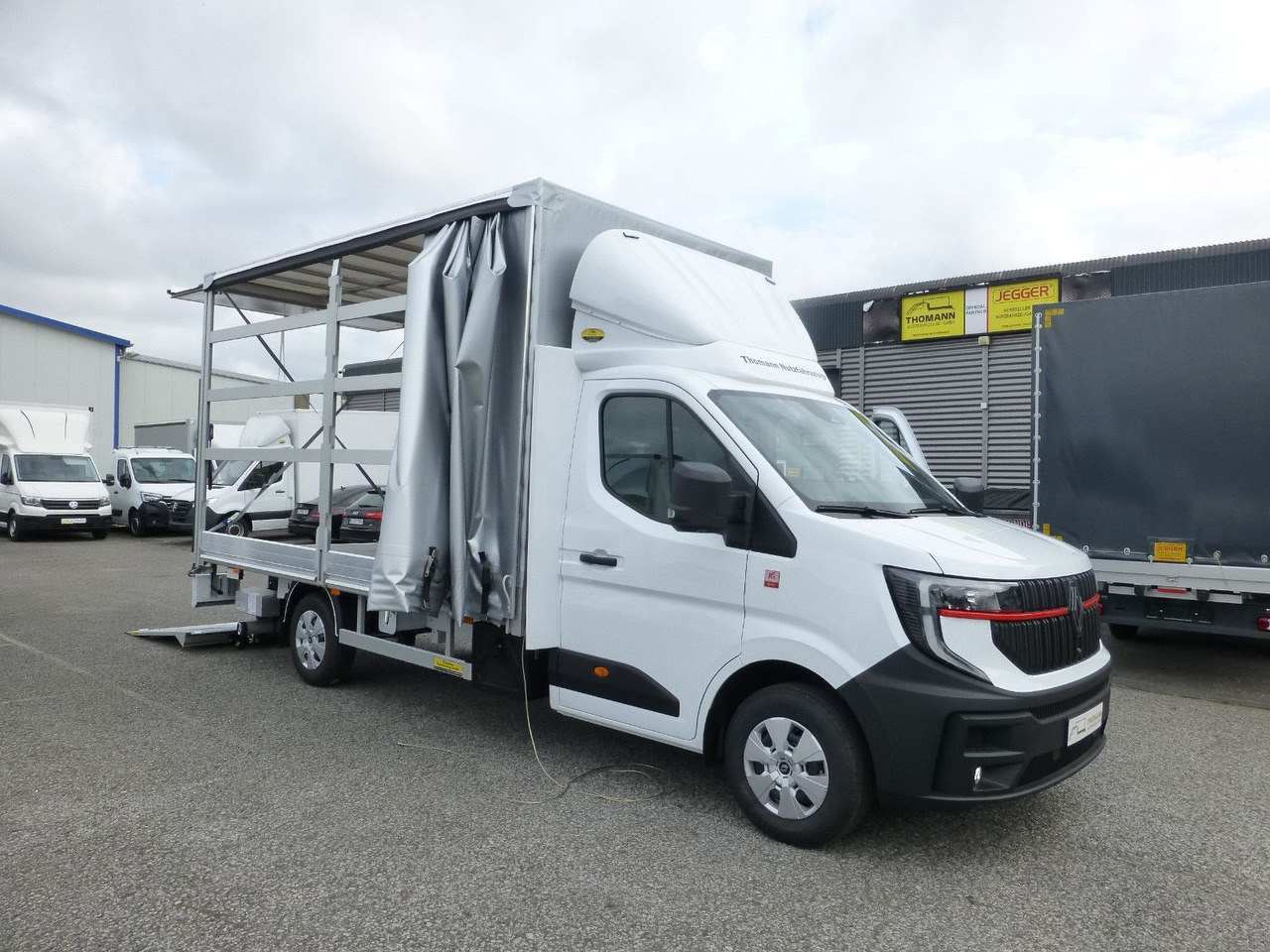 Renault NEW Master Pritsche Plane BÄR Ladebordwand - Carrinha de lona: foto 1 Renault NEW Master Pritsche Plane BÄR Ladebordwand - Carrinha de lona: foto 1