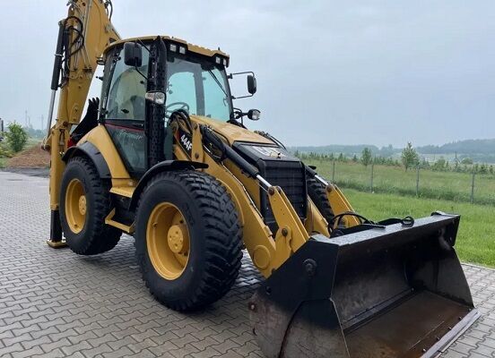 Retroescavadeira Caterpillar 444F2: foto 1