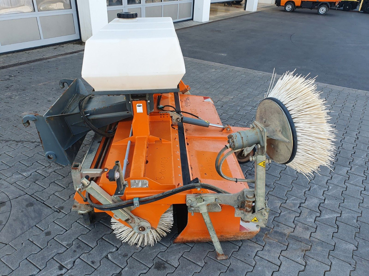 Bema 25 Dual Kehrmaschine / 2.050 mm / 2020 - Vassoura: foto 4 Bema 25 Dual Kehrmaschine / 2.050 mm / 2020 - Vassoura: foto 4