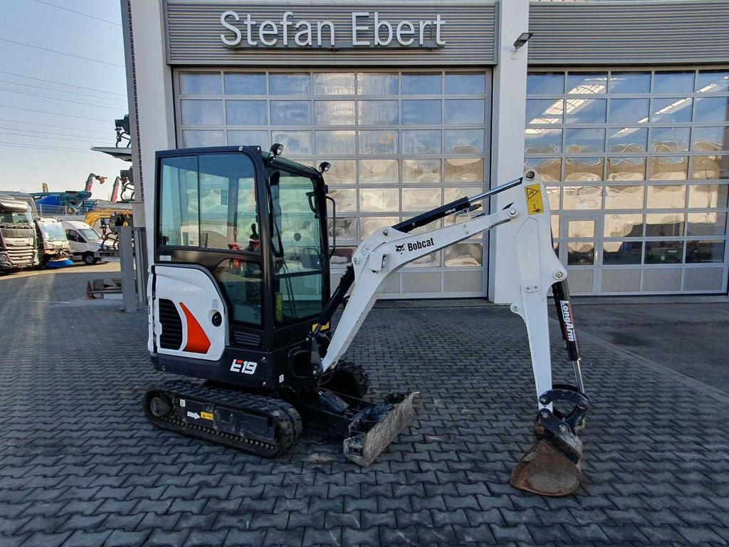 Bobcat E19 / MS01 / nur 423h! / 2023 / Tieflöffel 300mm Bobcat E19 / MS01 / nur 423h! / 2023 / Tieflöffel 300mm - Mini escavadeira: foto 1 Bobcat E19 / MS01 / nur 423h! / 2023 / Tieflöffel 300mm Bobcat E19 / MS01 / nur 423h! / 2023 / Tieflöffel 300mm - Mini escavadeira: foto 1