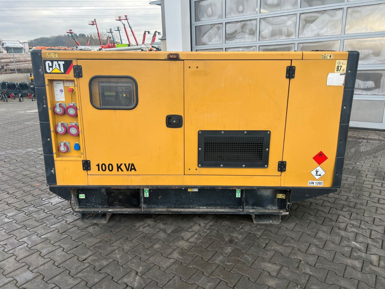 CAT DE110E3 Stromerzeuger / 100KVA / 2018 / 15.403h - Gerador elétrico: foto 2 CAT DE110E3 Stromerzeuger / 100KVA / 2018 / 15.403h - Gerador elétrico: foto 2