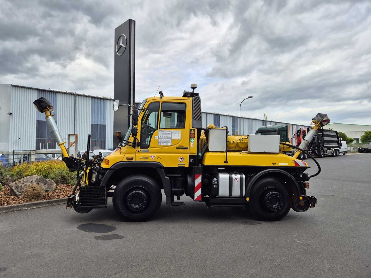 Mercedes-Benz Unimog U400 4x4 Zweiwege ZAGRO 800t/52 Achsen - Camião: foto 4 Mercedes-Benz Unimog U400 4x4 Zweiwege ZAGRO 800t/52 Achsen - Camião: foto 4