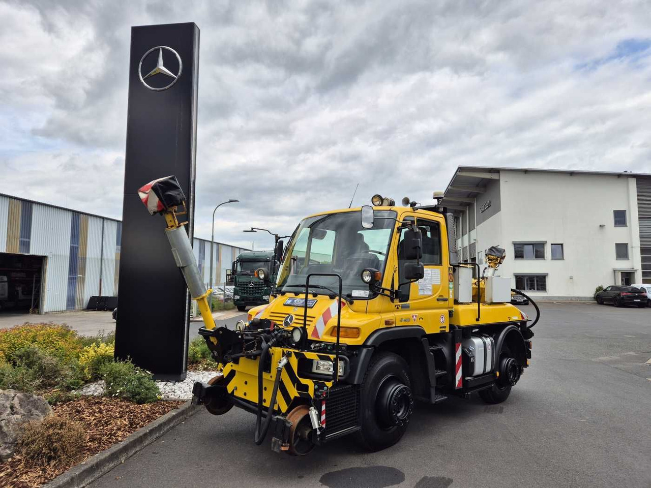 Mercedes-Benz Unimog U400 4x4 Zweiwege ZAGRO 800t/52 Achsen - Camião: foto 1 Mercedes-Benz Unimog U400 4x4 Zweiwege ZAGRO 800t/52 Achsen - Camião: foto 1
