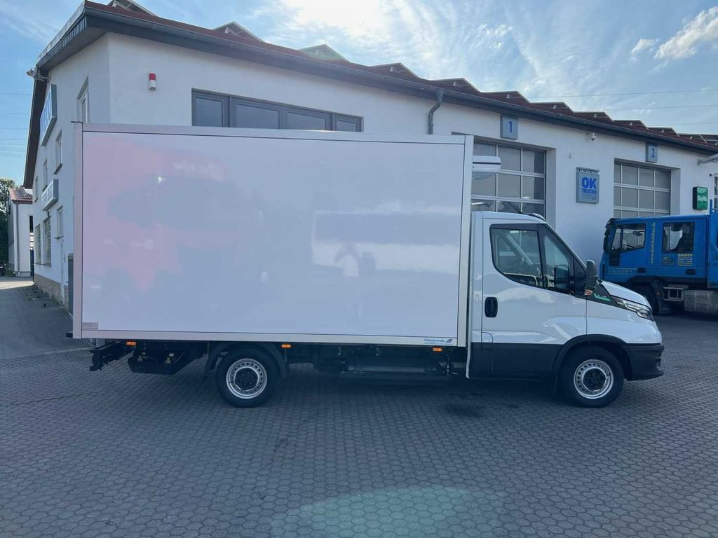 Iveco 35S14 A8 CNG Koffer *3-Sitze*Klima*Automatik* Iveco 35S14 A8 CNG Koffer *3-Sitze*Klima*Automatik* - Carrinha frigorífica: foto 3 Iveco 35S14 A8 CNG Koffer *3-Sitze*Klima*Automatik* Iveco 35S14 A8 CNG Koffer *3-Sitze*Klima*Automatik* - Carrinha frigorífica: foto 3