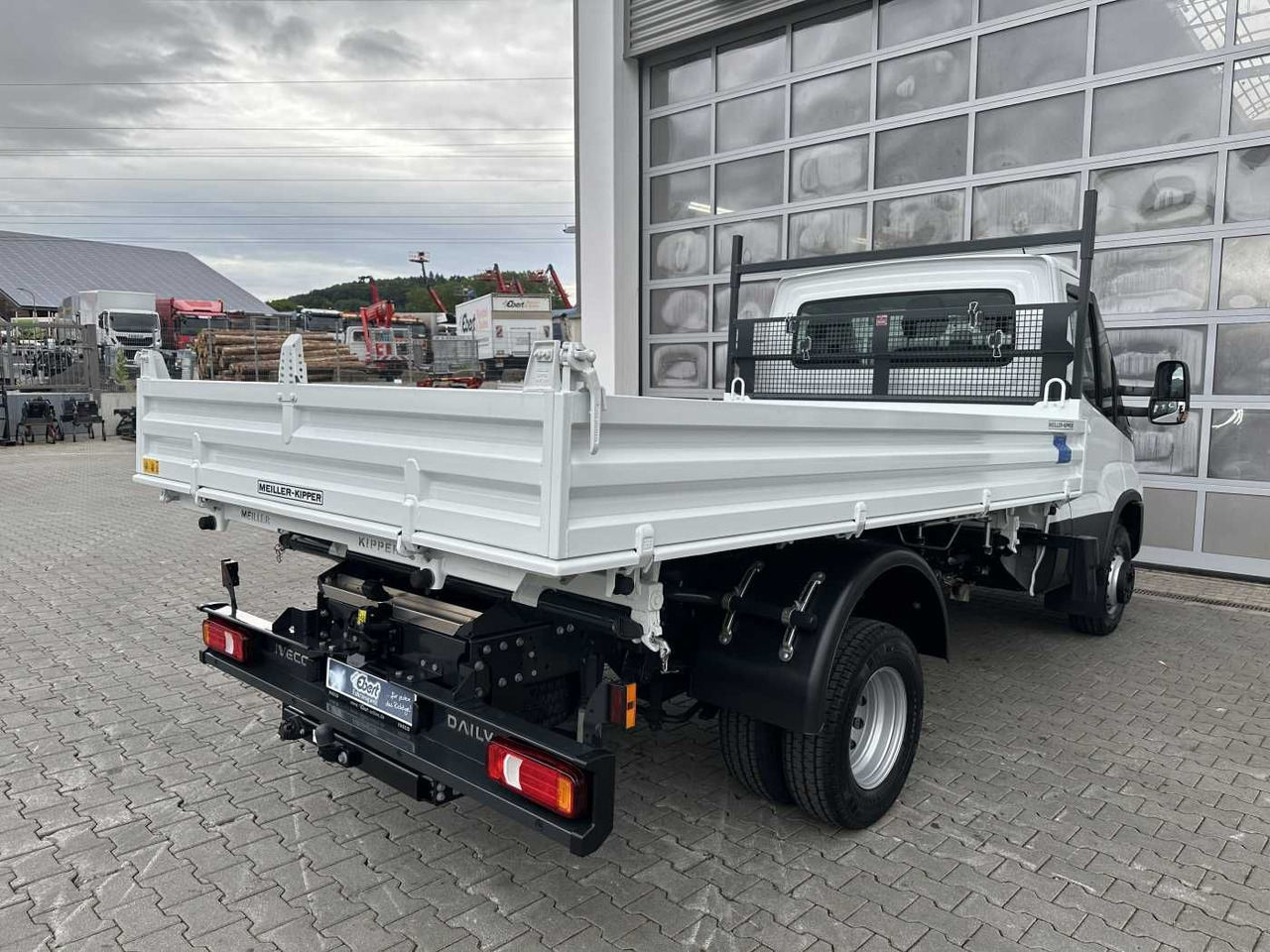Iveco 70C18H 3-S.-Kipper Meiller *R3.450mm*2xAHK* - Carrinha basculante: foto 5 Iveco 70C18H 3-S.-Kipper Meiller *R3.450mm*2xAHK* - Carrinha basculante: foto 5