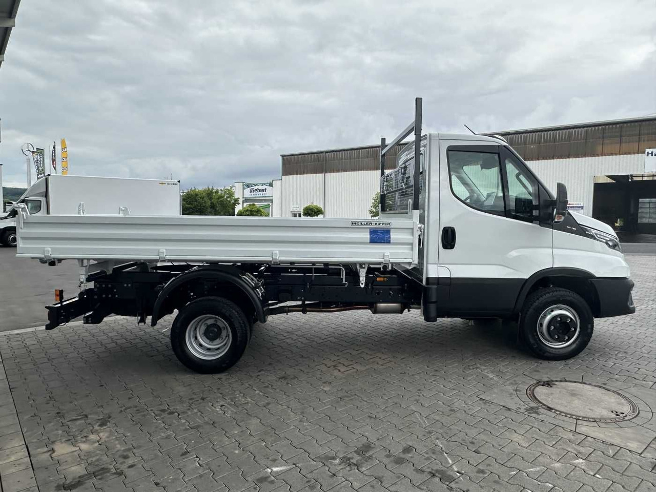 Iveco 70C18H 3-S.-Kipper Meiller *R3.450mm*2xAHK* - Carrinha basculante: foto 4 Iveco 70C18H 3-S.-Kipper Meiller *R3.450mm*2xAHK* - Carrinha basculante: foto 4