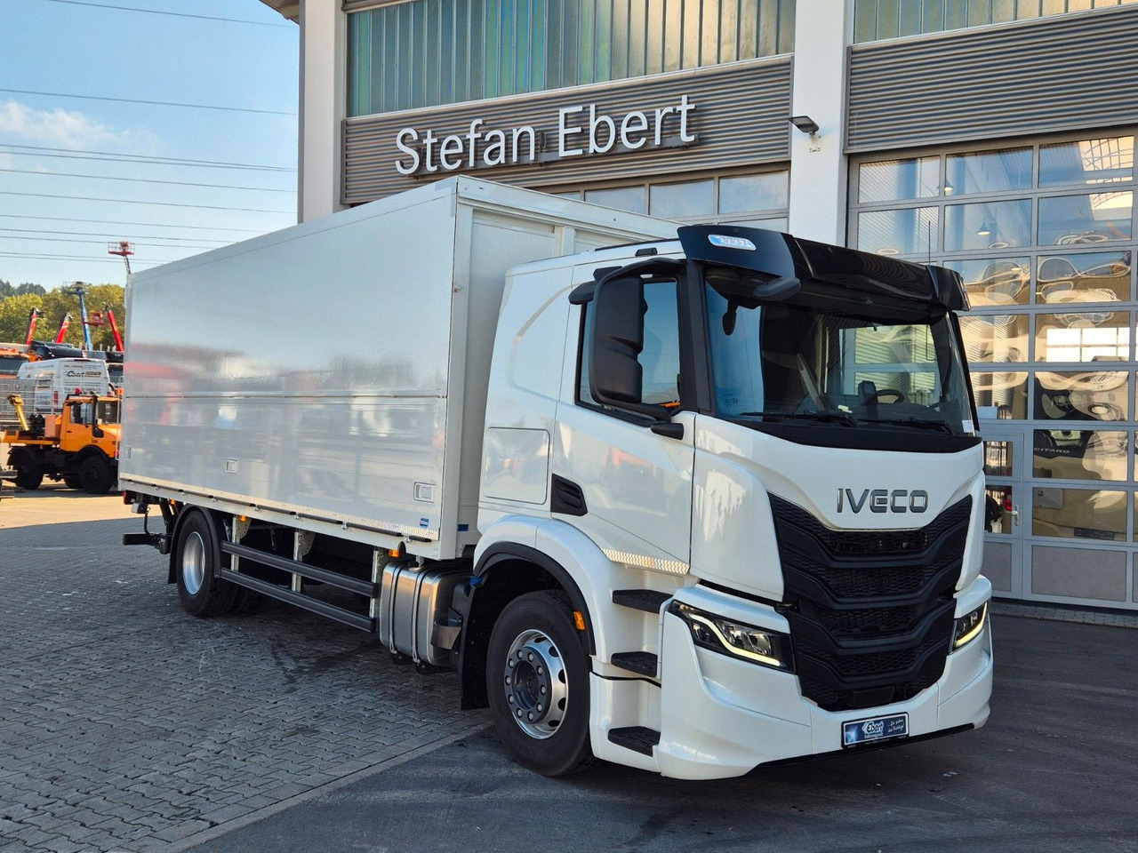 Iveco AT190S40/FP Böse Schwenkwand LBW AHK - Camião furgão: foto 2 Iveco AT190S40/FP Böse Schwenkwand LBW AHK - Camião furgão: foto 2