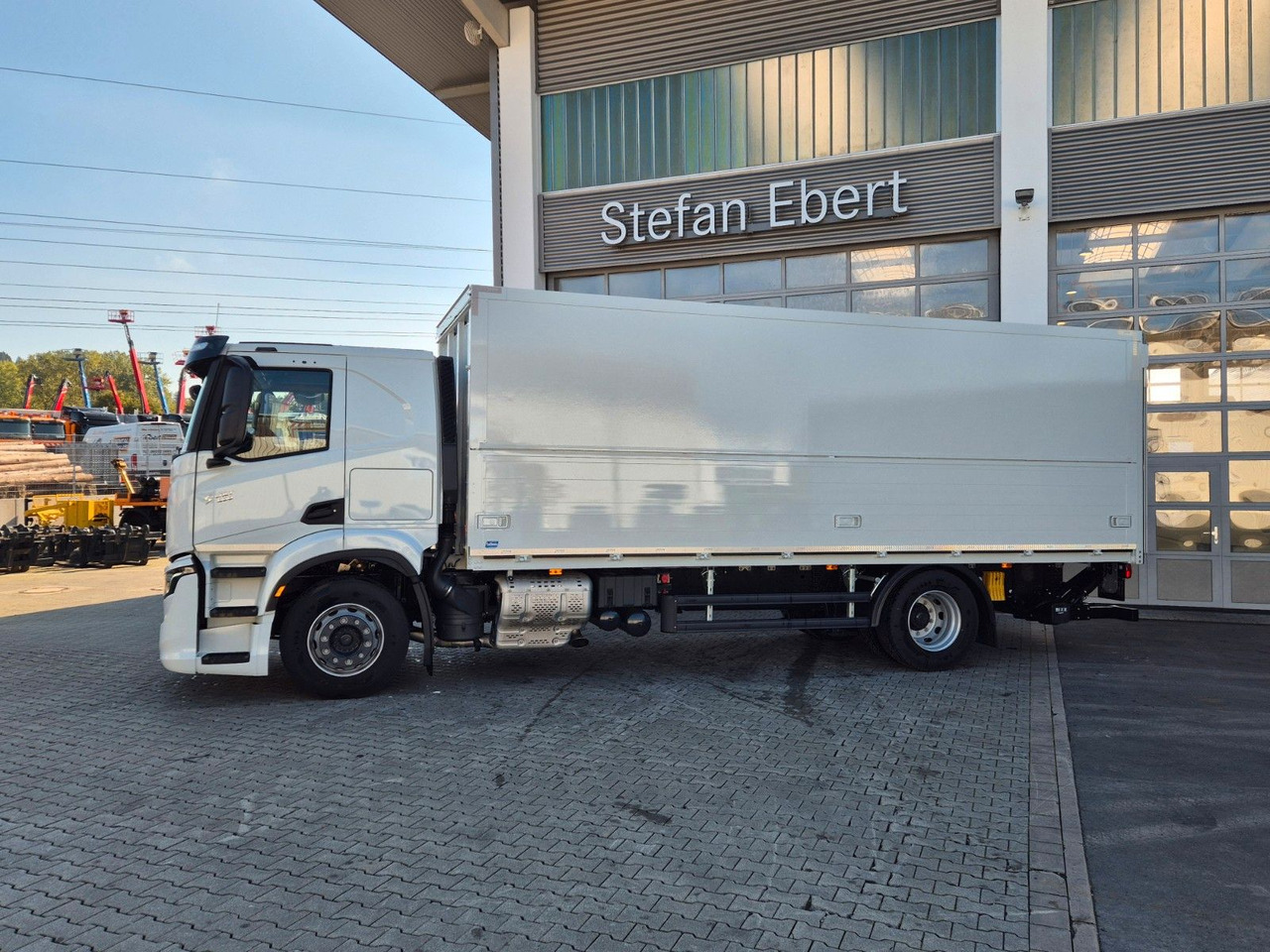 Iveco AT190S40/FP Böse Schwenkwand LBW AHK - Camião furgão: foto 5 Iveco AT190S40/FP Böse Schwenkwand LBW AHK - Camião furgão: foto 5