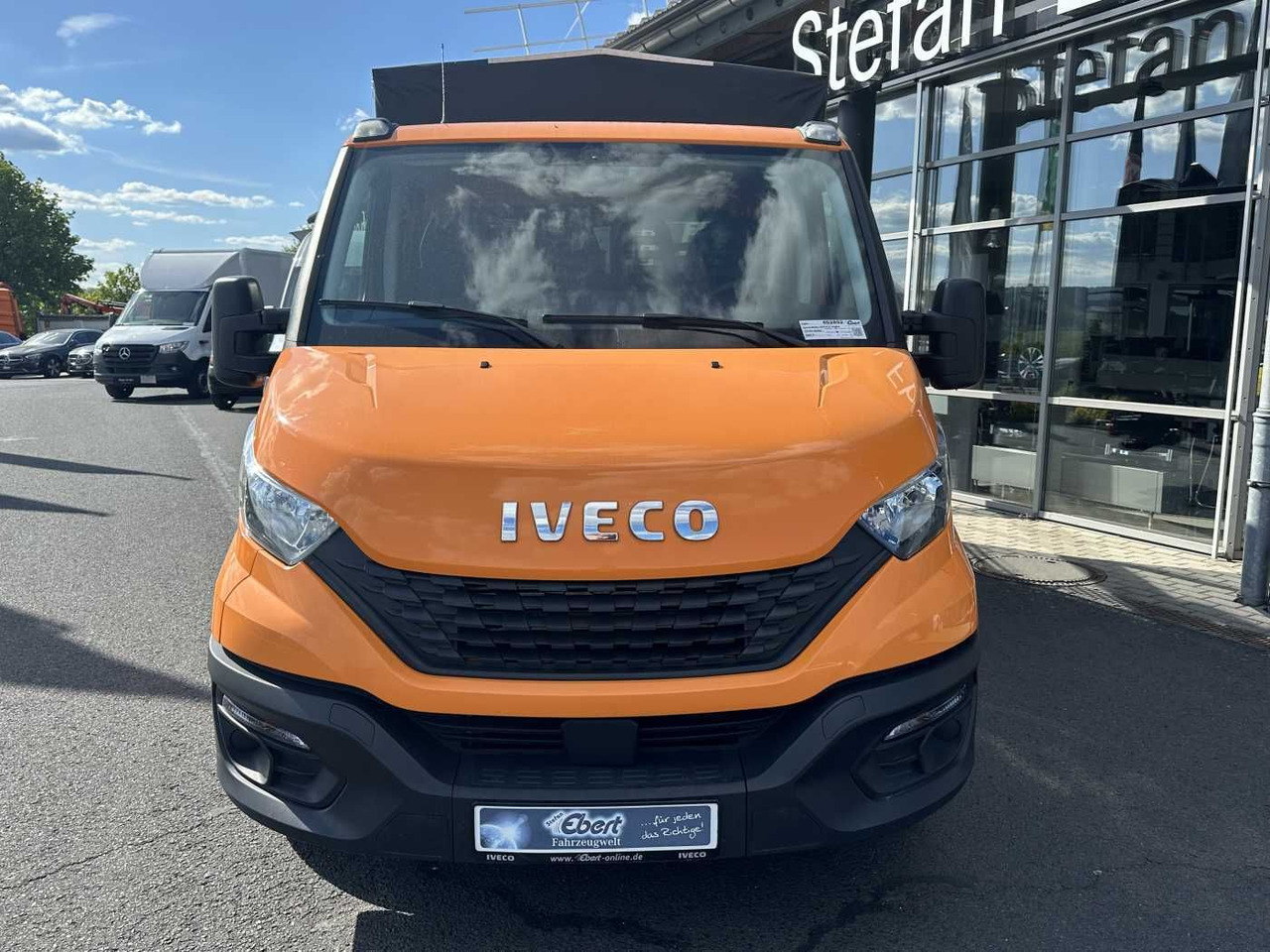 Iveco Daily 35S14 Pritsche+Plane *AHK*Ladekran*7-Sitze - Carrinha de caixa aberta: foto 2 Iveco Daily 35S14 Pritsche+Plane *AHK*Ladekran*7-Sitze - Carrinha de caixa aberta: foto 2